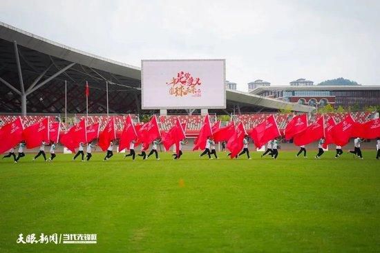 《江湖有道》是一部由由西安盛和星传媒股分、喷鼻港胡想沙龙文娱、北京盛和星传媒、西安举世壹线影视文化有限公司出品建造的片子，《江湖有道》由喷鼻港导演林超荣执导，《江湖有道》讲述了两位新旧话事人之间的恋爱、亲情和江湖道义间的纠葛，所谓“江湖事，江湖了”，在江湖的玄色漩涡中，主角可否解脱“人在江湖，情不自禁”的命运 。